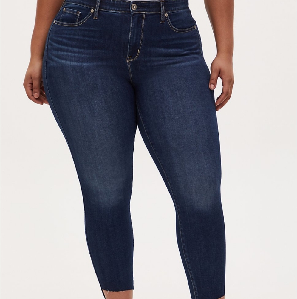 Torrid 14S sky high skinny jeans with cut step hem